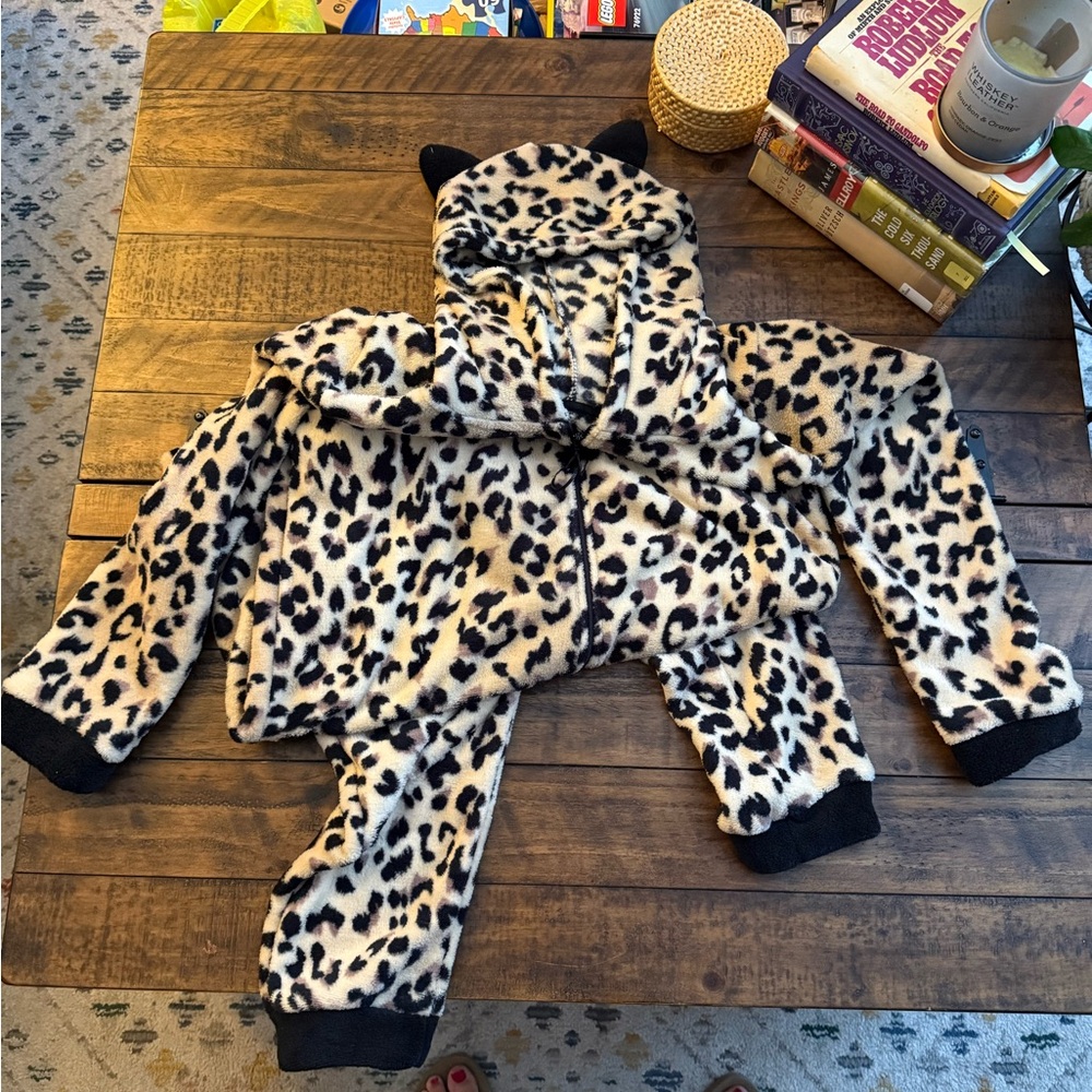 PJ Essentials Cheetah Animal Print Fleece Pajama Set